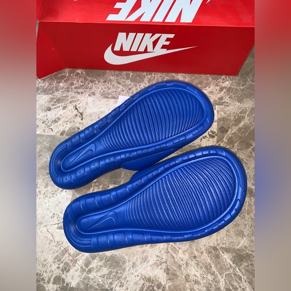 💙Authentic Women’s Nike Victori one slide game Royal slides sandals shoes - Picture 3 of 4